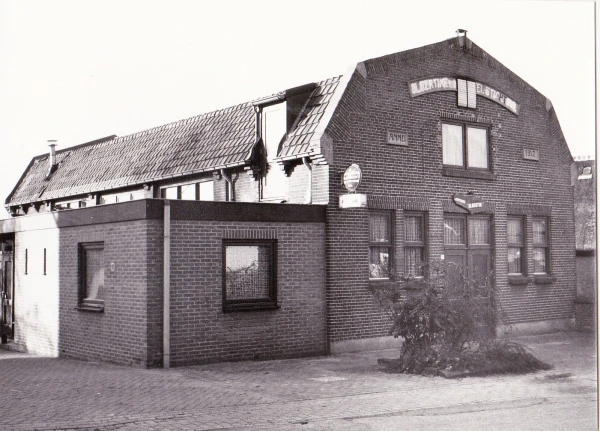 Voorgevel dorpshuis Albertine 1987